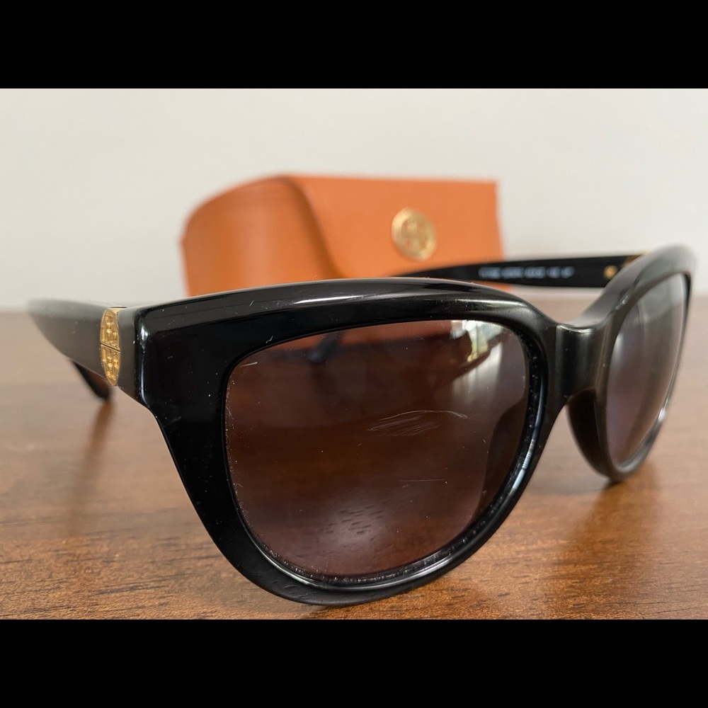 Tori Burch polarized Sunglasses with Case